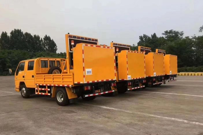 江铃双排座防撞缓冲车