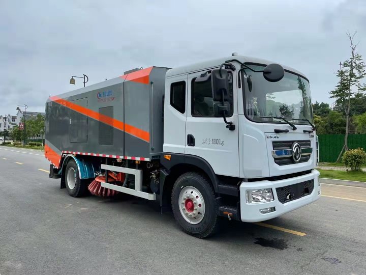 东风D9后置滚扫干湿两用铣刨吸尘车