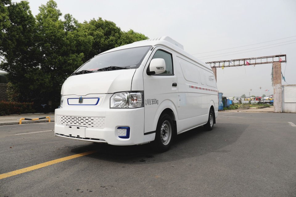 吉利纯电动E6面包冷藏车